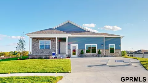 6437 Clear Creek St, Omaha, NE 68157