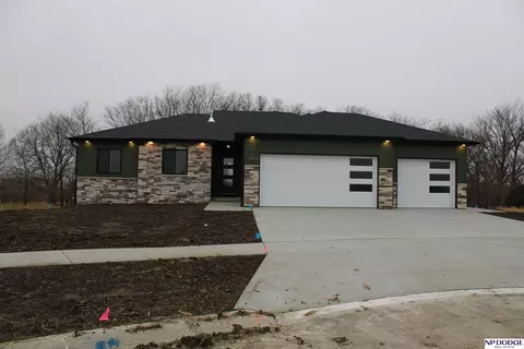 4900 Alma Pl, Lincoln, NE 68514