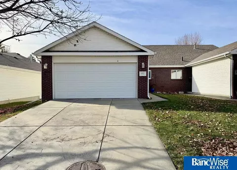 4911 S 55th Ct, Lincoln, NE 68516