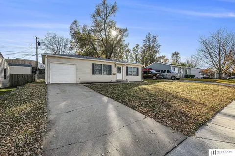 7001 Emiline St, La Vista, NE 68128