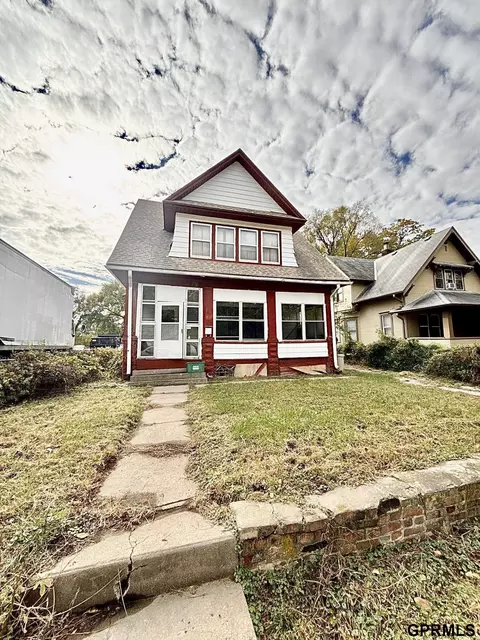 2411 Saratoga Cir, Omaha, NE 68111