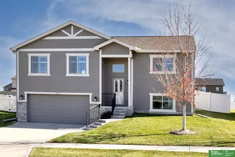 7377 N 165 St, Bennington, NE 68007