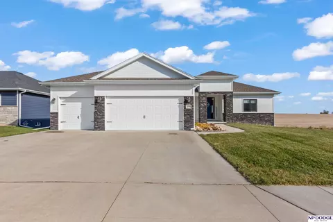1040 Cady Dr, Arlington, NE 68002