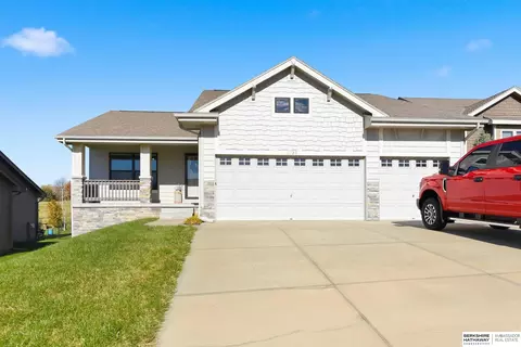 2022 Gindy Cir, Bellevue, NE 68147