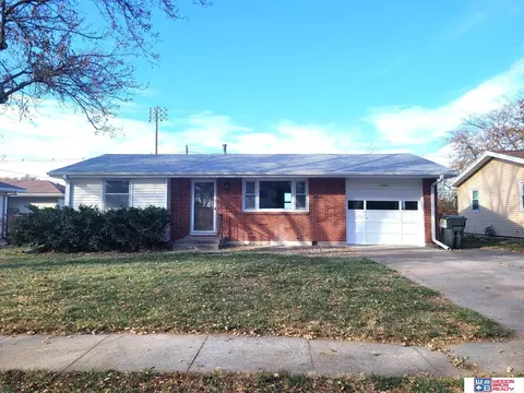 1709 Meadow Ln, Seward, NE 68434