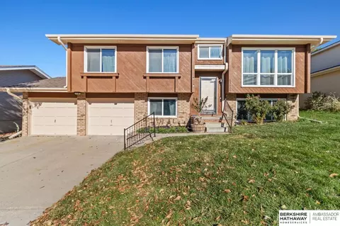13520 Edna St, Omaha, NE 68138
