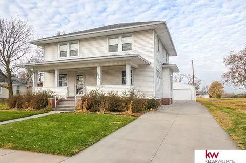 1017 Thayer Ave, Chester, NE 68327