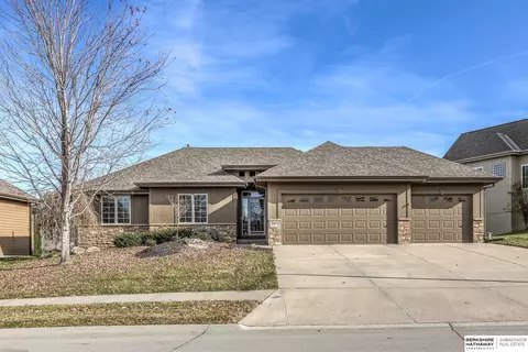 19654 Chandler St, Omaha, NE 68136