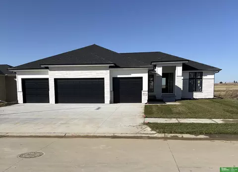 5614 N 213th Ave, Elkhorn, NE 68022