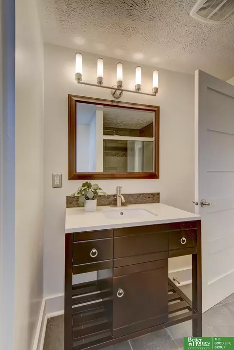 Bath - 5007 Izard St, Omaha, NE 68132 photo 8 of 8