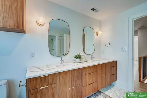 Bath - 5007 Izard St, Omaha, NE 68132 photo 4 of 8