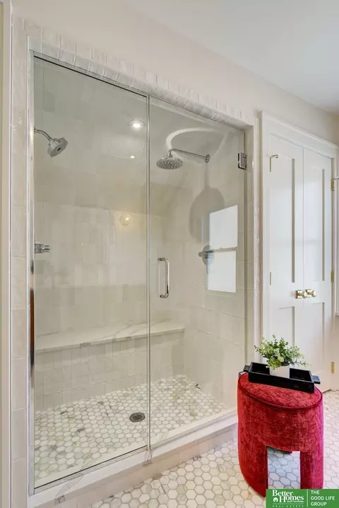 Bath - 5007 Izard St, Omaha, NE 68132 photo 5 of 8