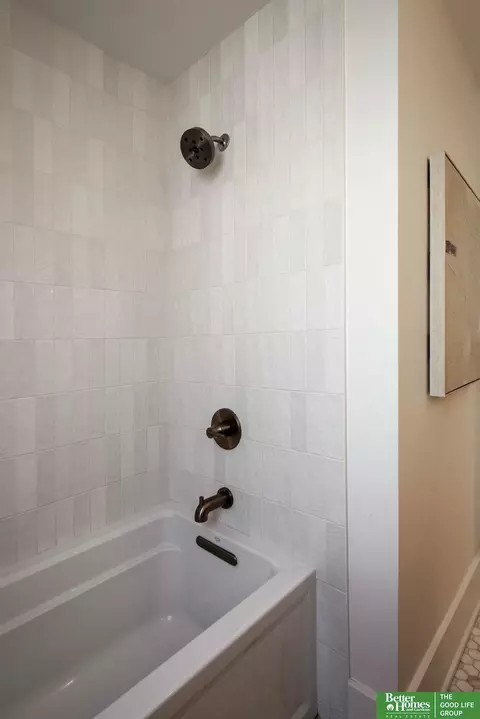 Bath - 5007 Izard St, Omaha, NE 68132 photo 2 of 8