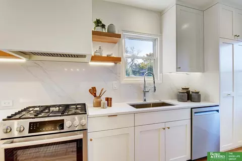 Kitchen - 5007 Izard St, Omaha, NE 68132 photo 3 of 4