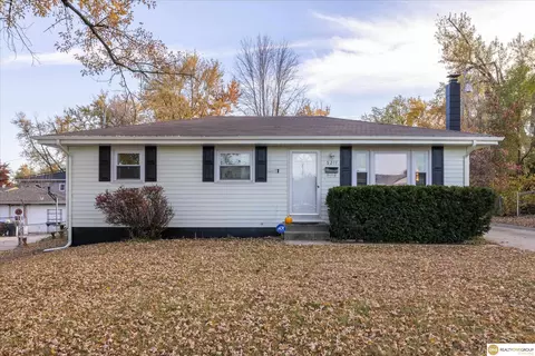 9211 Fowler Cir, Omaha, NE 68134