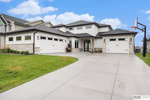 6720 N 289th St, Valley, NE 68064