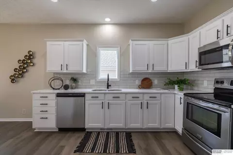 Kitchen - 17517 Patrick Ave, Omaha, NE 68116 photo 6 of 7