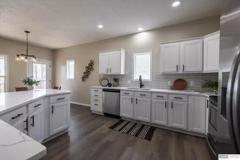 Kitchen - 17517 Patrick Ave, Omaha, NE 68116 photo 5 of 7