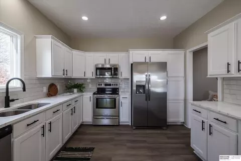 Kitchen - 17517 Patrick Ave, Omaha, NE 68116 photo 3 of 7