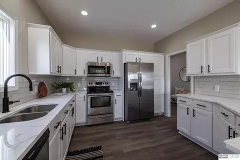 Kitchen - 17517 Patrick Ave, Omaha, NE 68116 photo 4 of 7