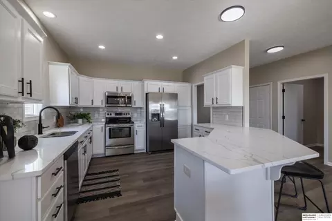 Kitchen - 17517 Patrick Ave, Omaha, NE 68116 photo 2 of 7