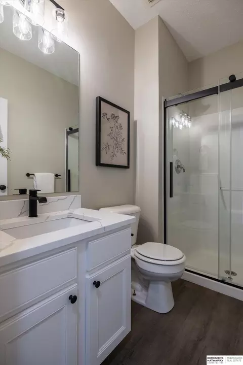 Bath - 17517 Patrick Ave, Omaha, NE 68116 photo 3 of 4