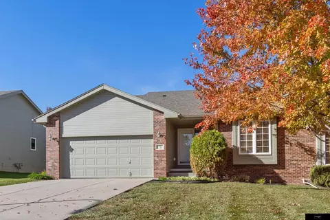 5722 N 167th Cir, Omaha, NE 68116