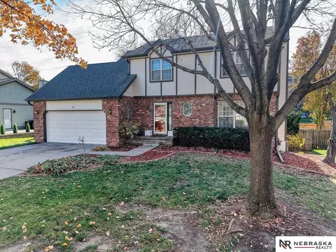 8017 Meredeth St, Lincoln, NE 68506