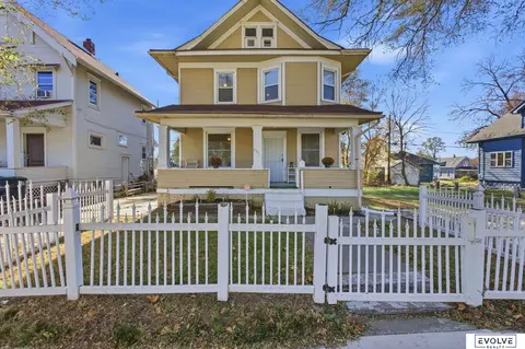 2561 Pinkney St, Omaha, NE 68111