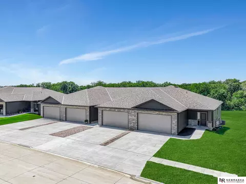8805 Bristlecone Dr, Lincoln, NE 68526