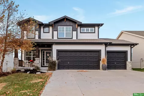 16910 Greenfield St, Omaha, NE 68136
