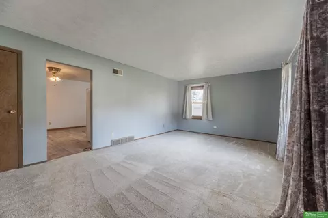 303 Eldora Ave, Weeping Water, NE 68463 photo 2