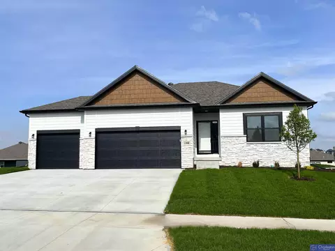 11908 S 118 St, Papillion, NE 68046