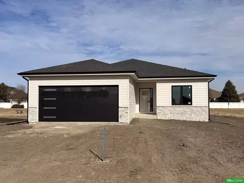 2940 Aurora Dr, Fremont, NE 68025