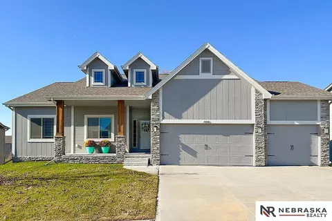13510 S 51st St, Papillion, NE 68133