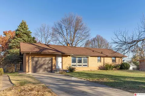 7411 Idledale Ln, Omaha, NE 68112