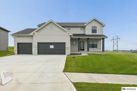 8606 Legacy St, Papillion, NE 68046