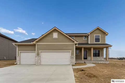 8606 Legacy St, Papillion, NE 68046