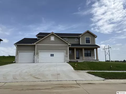 8606 Legacy St, Papillion, NE 68046