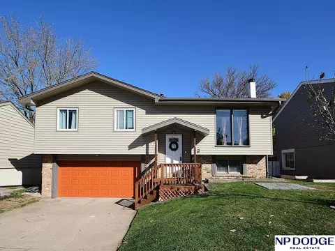 14614 Weir Cir, Omaha, NE 68137