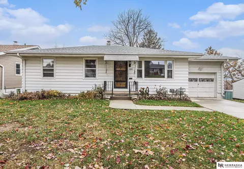 3066 S 44 St, Omaha, NE 68105