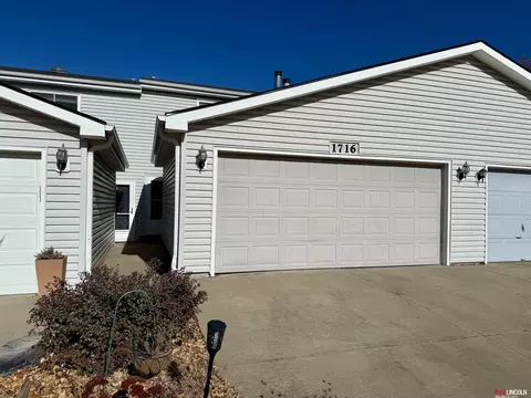 1716 Granada Ln, Lincoln, NE 68528