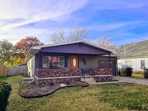 335 N 7th St, Hebron, NE 68370