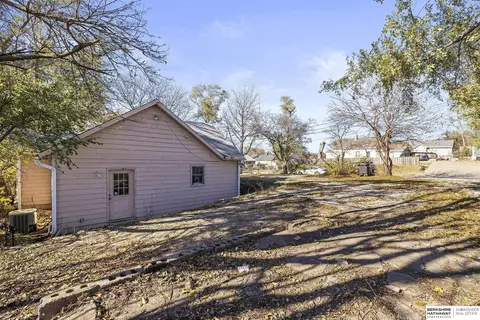 6103 S 18th St, Omaha, NE 68107