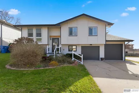 13437 Redwood St, Omaha, NE 68138