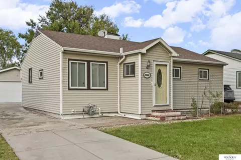 4624 Gladstone St, Lincoln, NE 68504