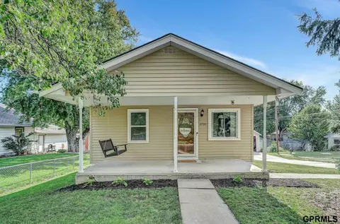 3720 S 54 St, Lincoln, NE 68506