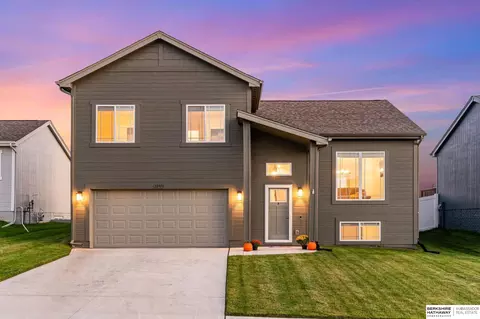 10913 Craig St, Omaha, NE 68142