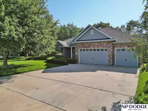 1613 S 213 Cir, Elkhorn, NE 68022