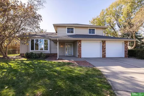 309 Concord Cir, Papillion, NE 68046